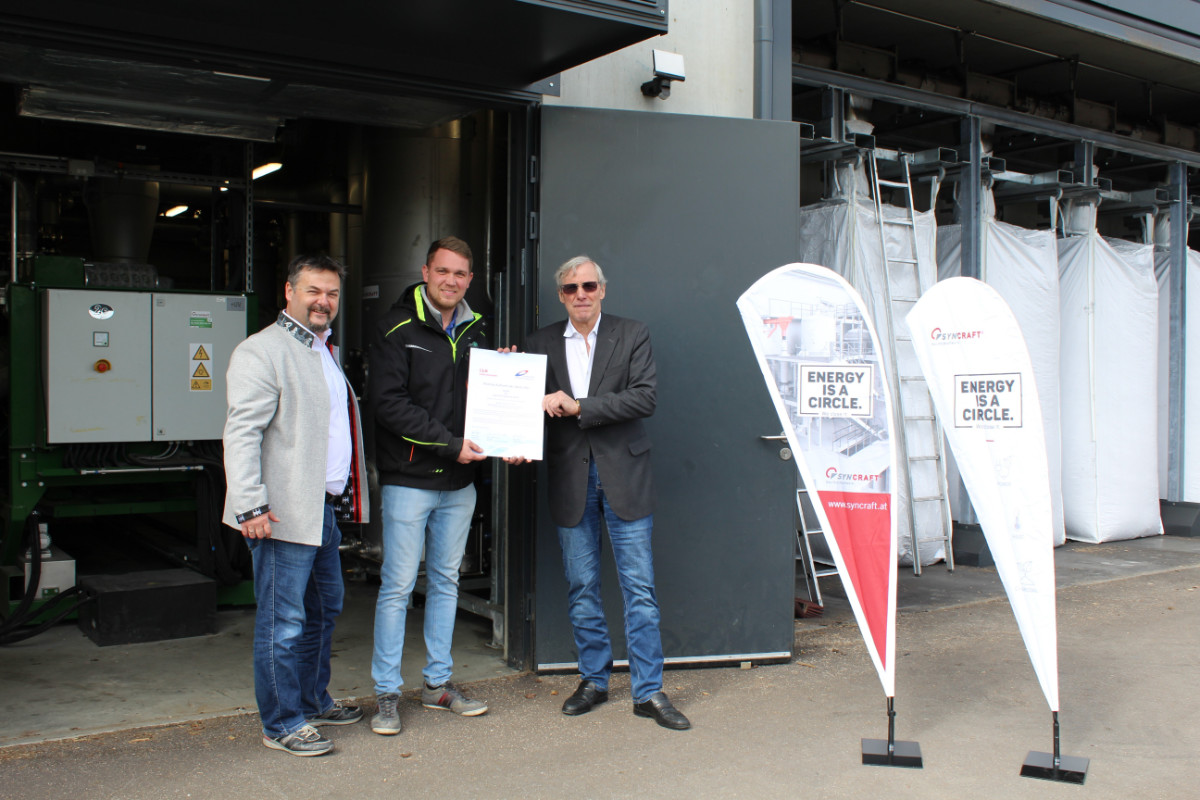 Urkunden Uebergabe BHKW des Jahres 2022 Ternitz Quelle Roider Heidi EundM