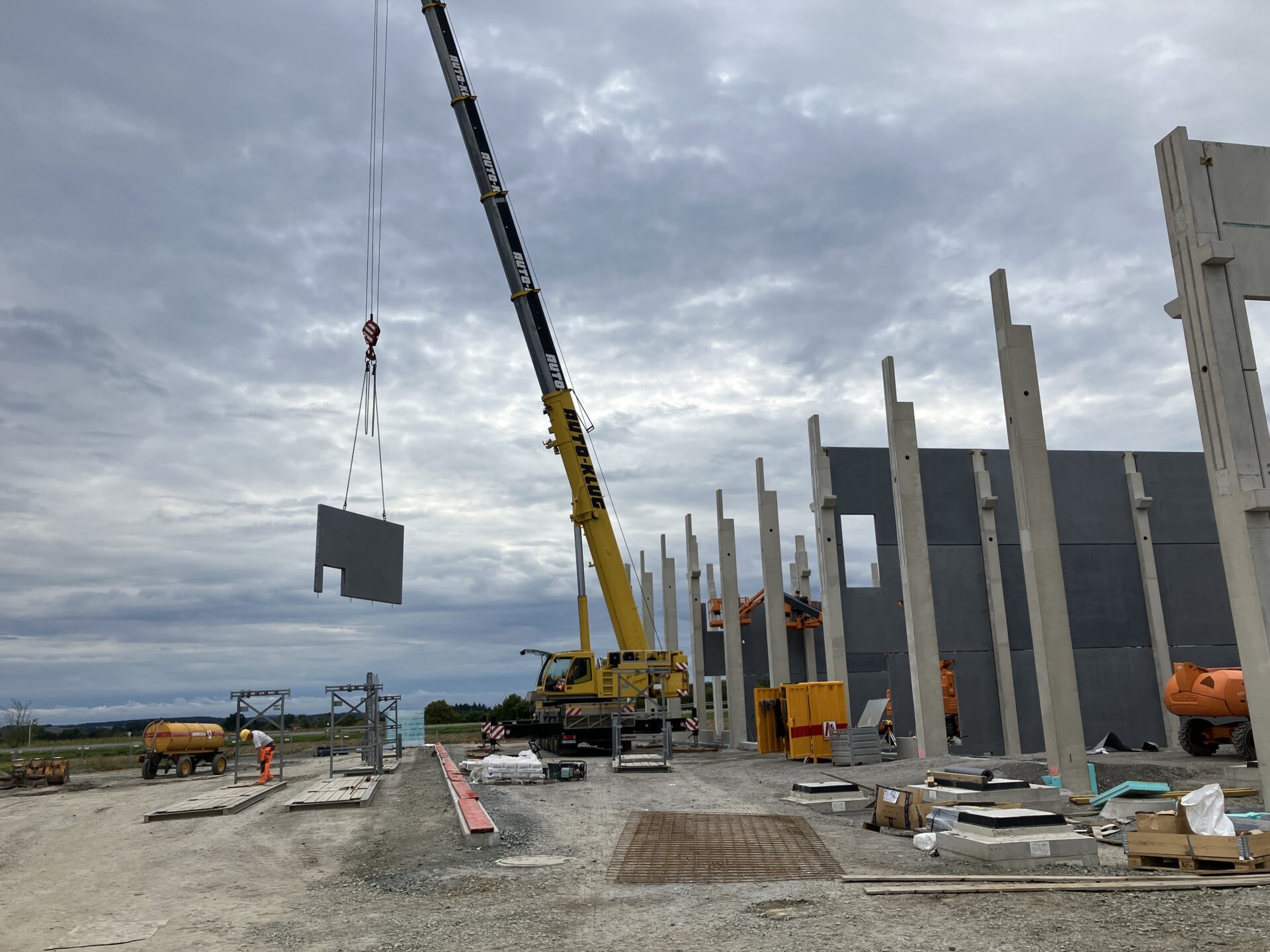 20250901_142738421_iOS